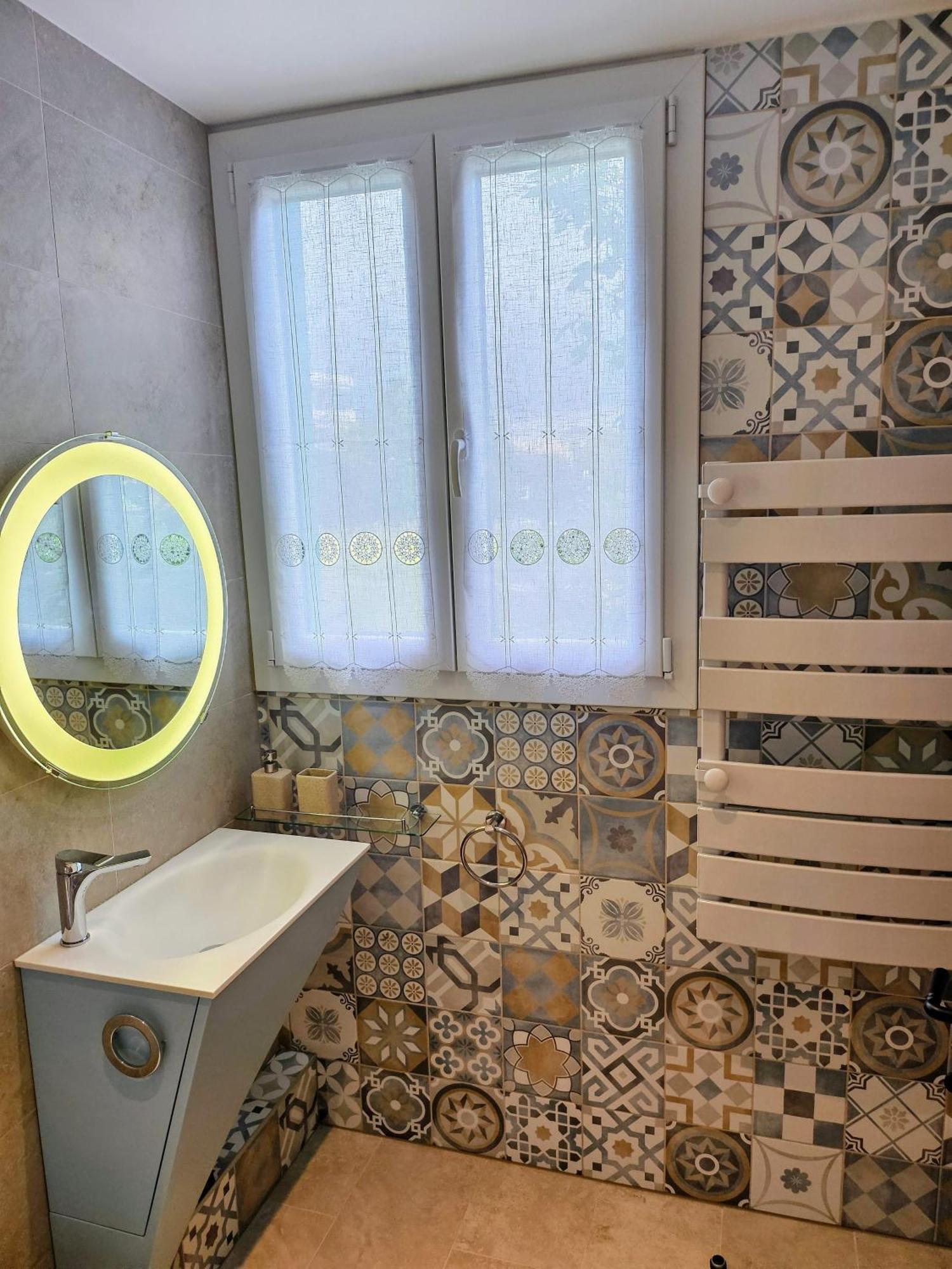 Charmant Studio Pres De La Plage Avec Jacuzzi Et Terrasse Privative Villeneuve-Loubet Extérieur photo