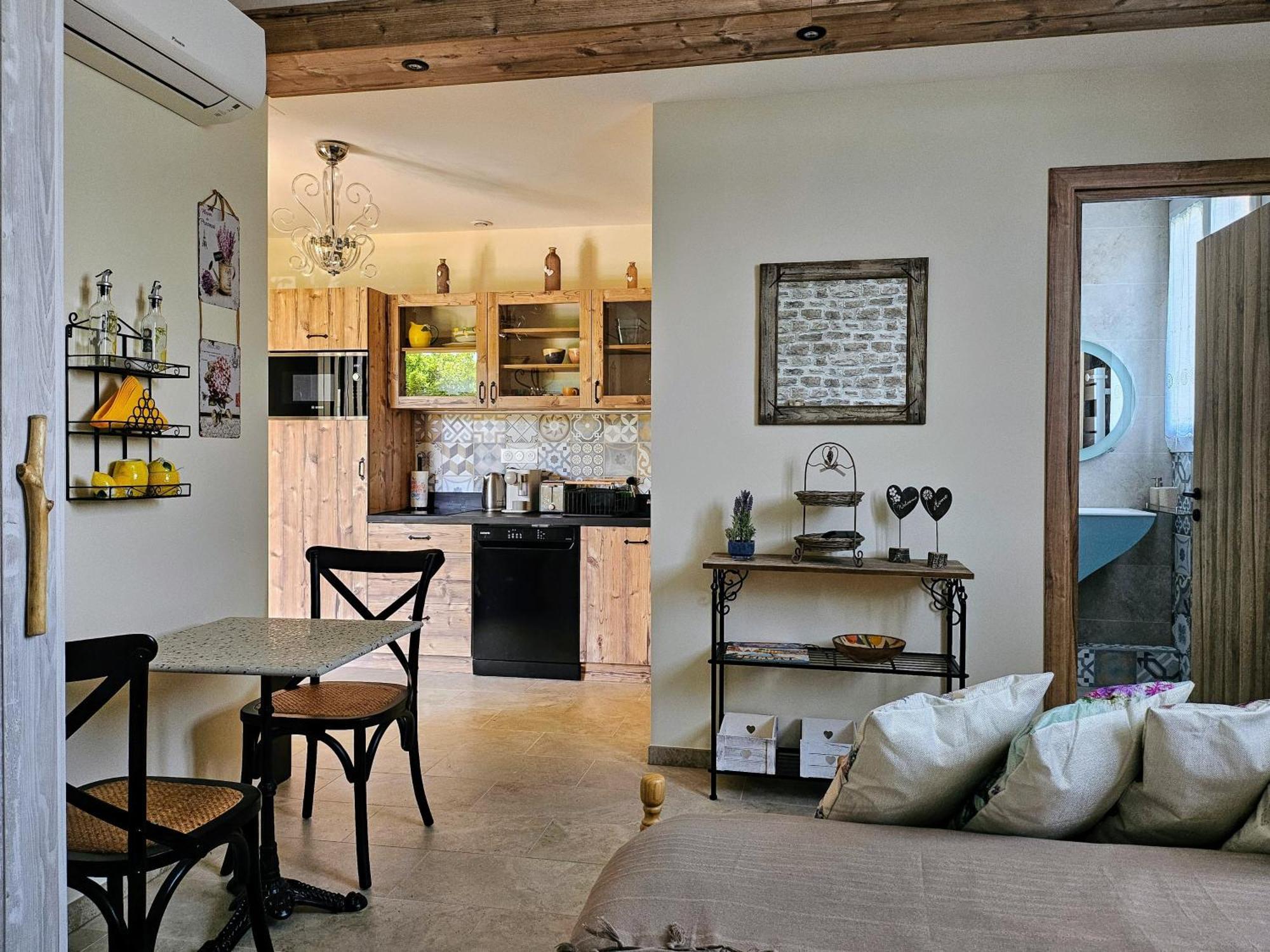 Charmant Studio Pres De La Plage Avec Jacuzzi Et Terrasse Privative Villeneuve-Loubet Extérieur photo