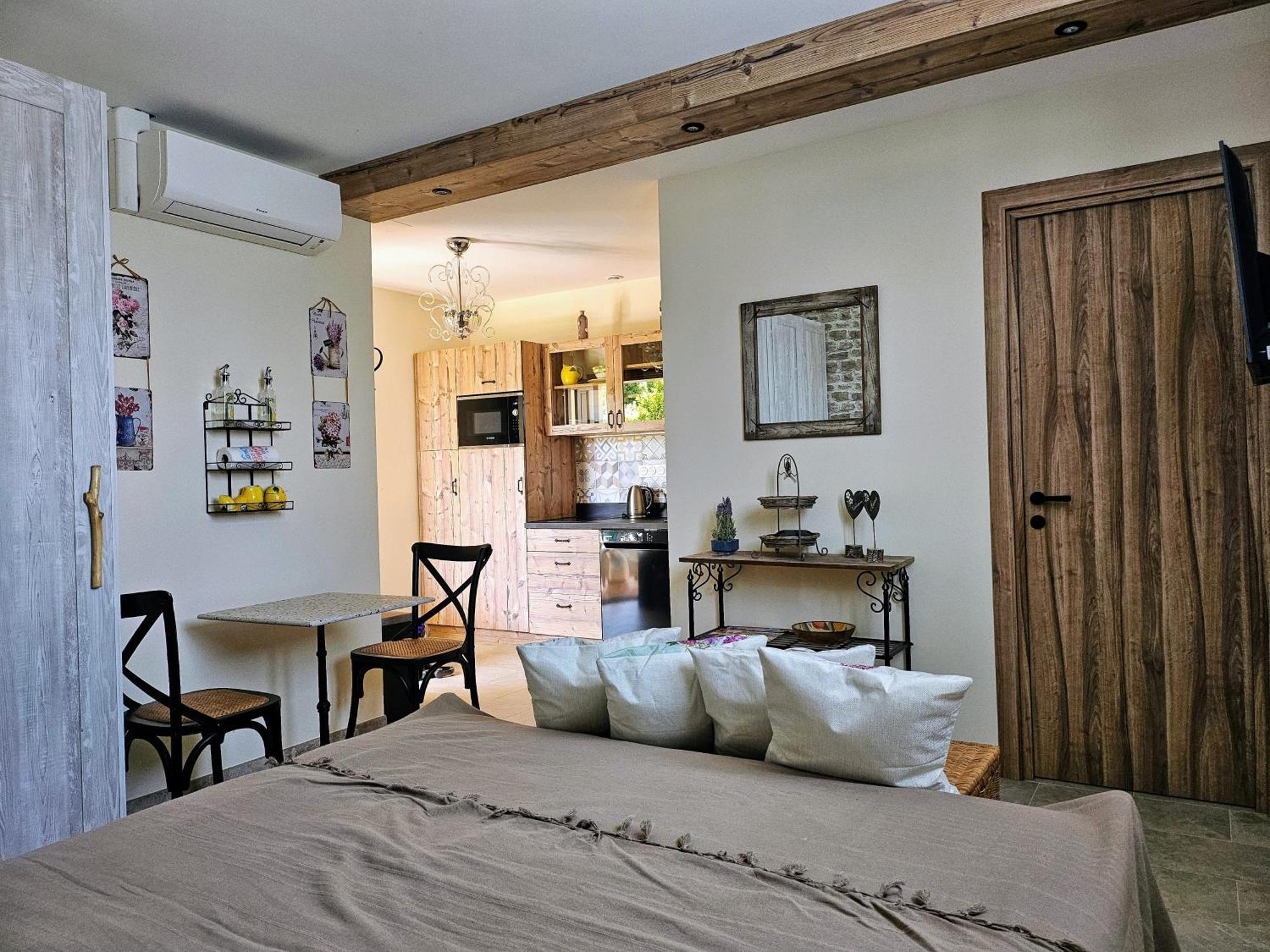 Charmant Studio Pres De La Plage Avec Jacuzzi Et Terrasse Privative Villeneuve-Loubet Extérieur photo