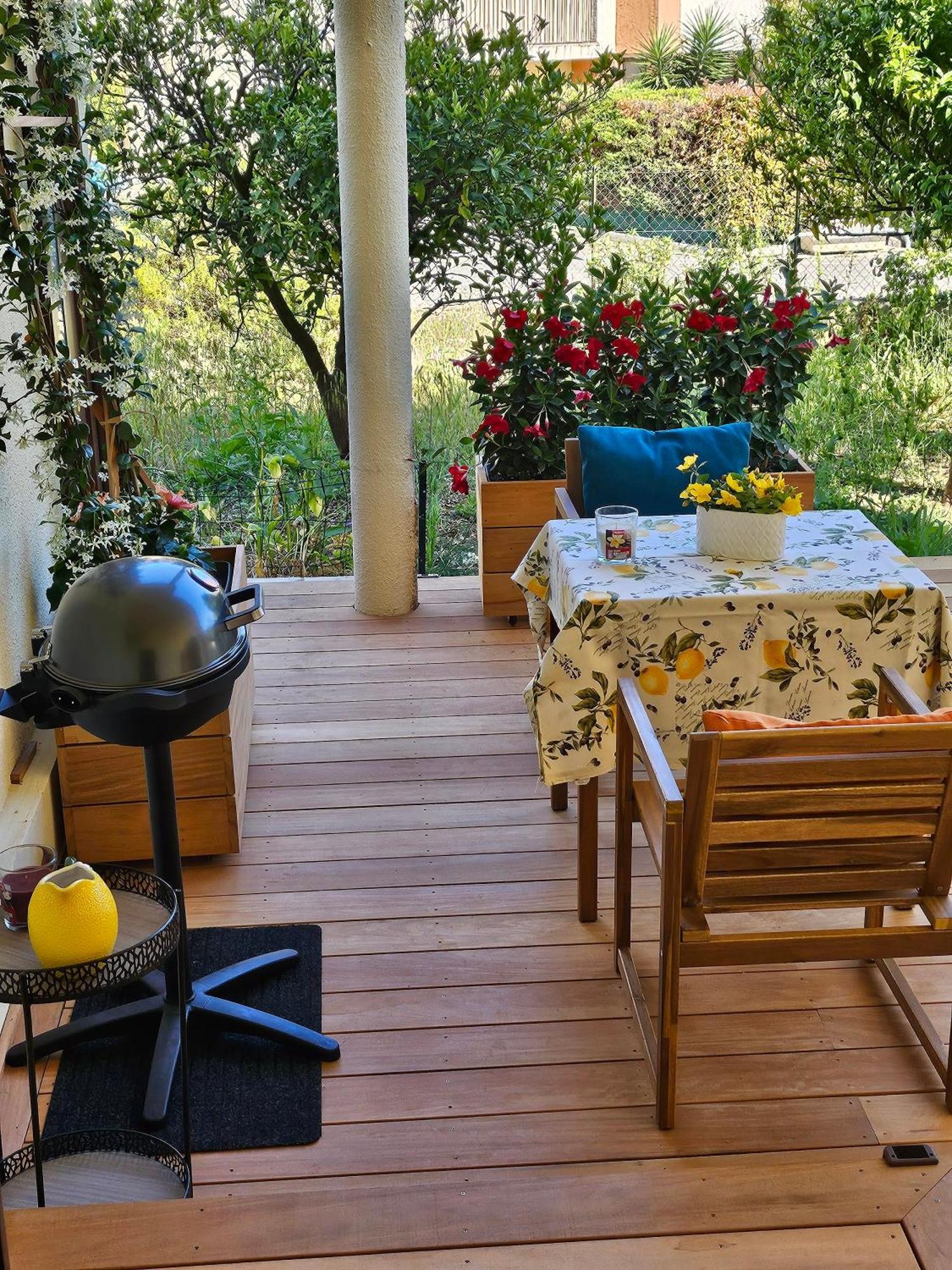 Charmant Studio Pres De La Plage Avec Jacuzzi Et Terrasse Privative Villeneuve-Loubet Extérieur photo