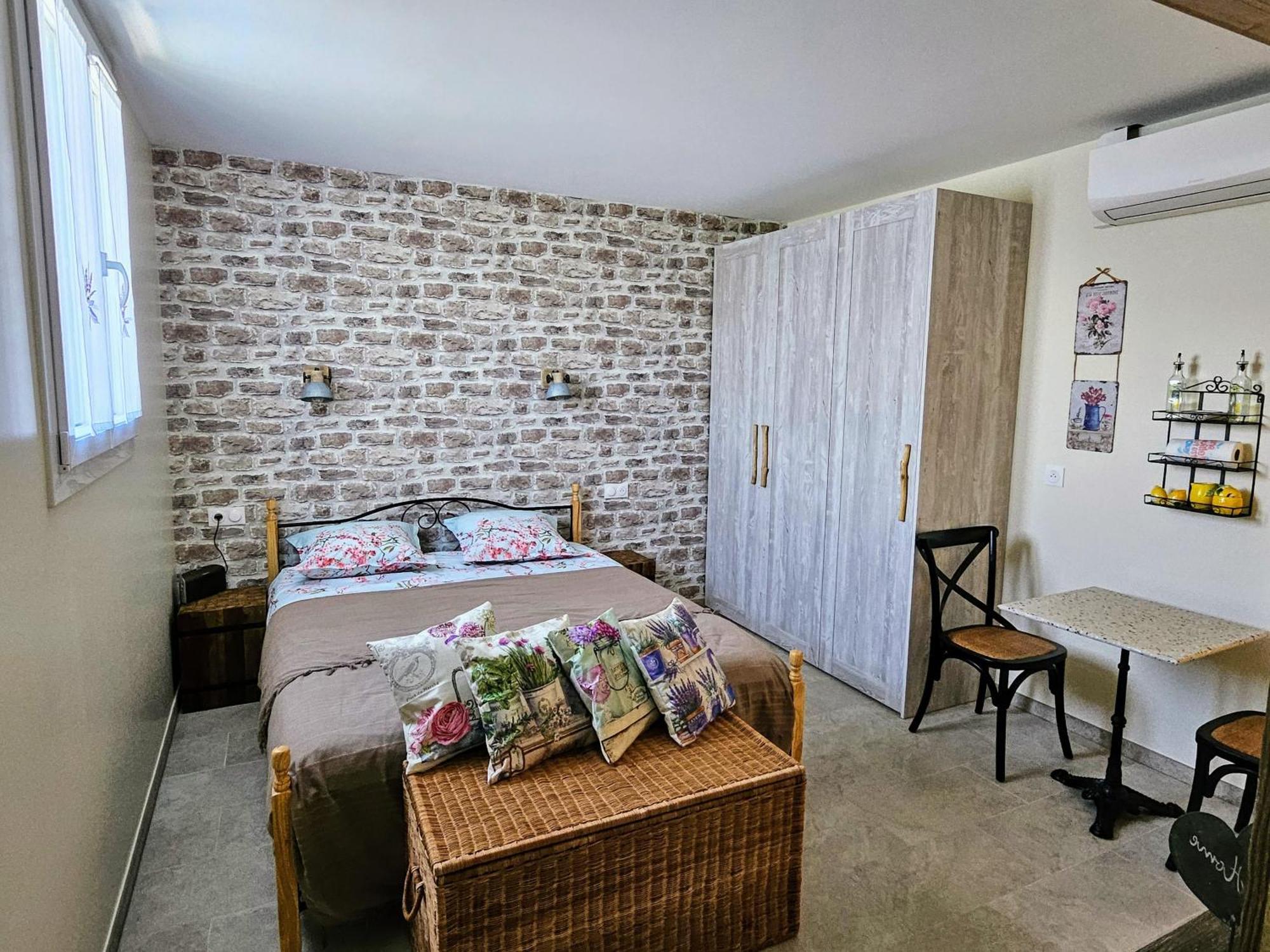 Charmant Studio Pres De La Plage Avec Jacuzzi Et Terrasse Privative Villeneuve-Loubet Extérieur photo